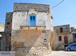 Blauwe deur in Mesta - Island of Chios - Photo GreeceGuide.co.uk