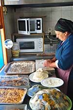 Mevrouw Anna maakt Makarounes | Karpathos Greece  Photo 3 - Photo GreeceGuide.co.uk