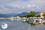 Mooie omgeving rond small harbour Skala Kallonis - Photo GreeceGuide.co.uk