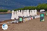 Ligbedden staan klaar at the beach of Skala Kallonis - Photo GreeceGuide.co.uk