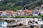 Traditionele gebouwen langs the hoofdweg in Agios Konstandinos - Island of Samos - Photo GreeceGuide.co.uk