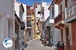 Straatje in Kokkari - Island of Samos - Photo GreeceGuide.co.uk