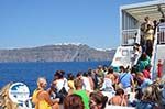 Arrival with boot on Santorini | Op the achtergrond Firostefani and Fira - Photo GreeceGuide.co.uk