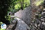 Stenen paadje Agia Paraskevi Monodendri - Zagori Epirus - Photo GreeceGuide.co.uk