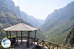 Vikos gorge vanuit Vikos Photo 3 - Zagori Epirus - Photo GreeceGuide.co.uk