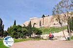 Ingang Dionysos theater ten zuidoosten of the Acropolis of Athens - Photo GreeceGuide.co.uk