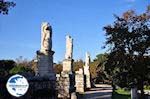 Beelden of Titanen in the Oude Agora of Athens - Photo GreeceGuide.co.uk