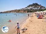 Lindos - Misschien wel the beste beach of Rhodes - Photo GreeceGuide.co.uk